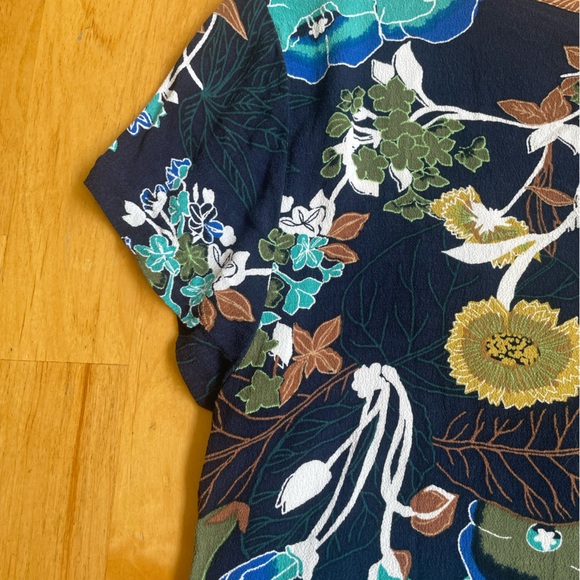 H&M Navy Blue Floral Top with Keyhole Back Size 4 - Picture 8 of 10